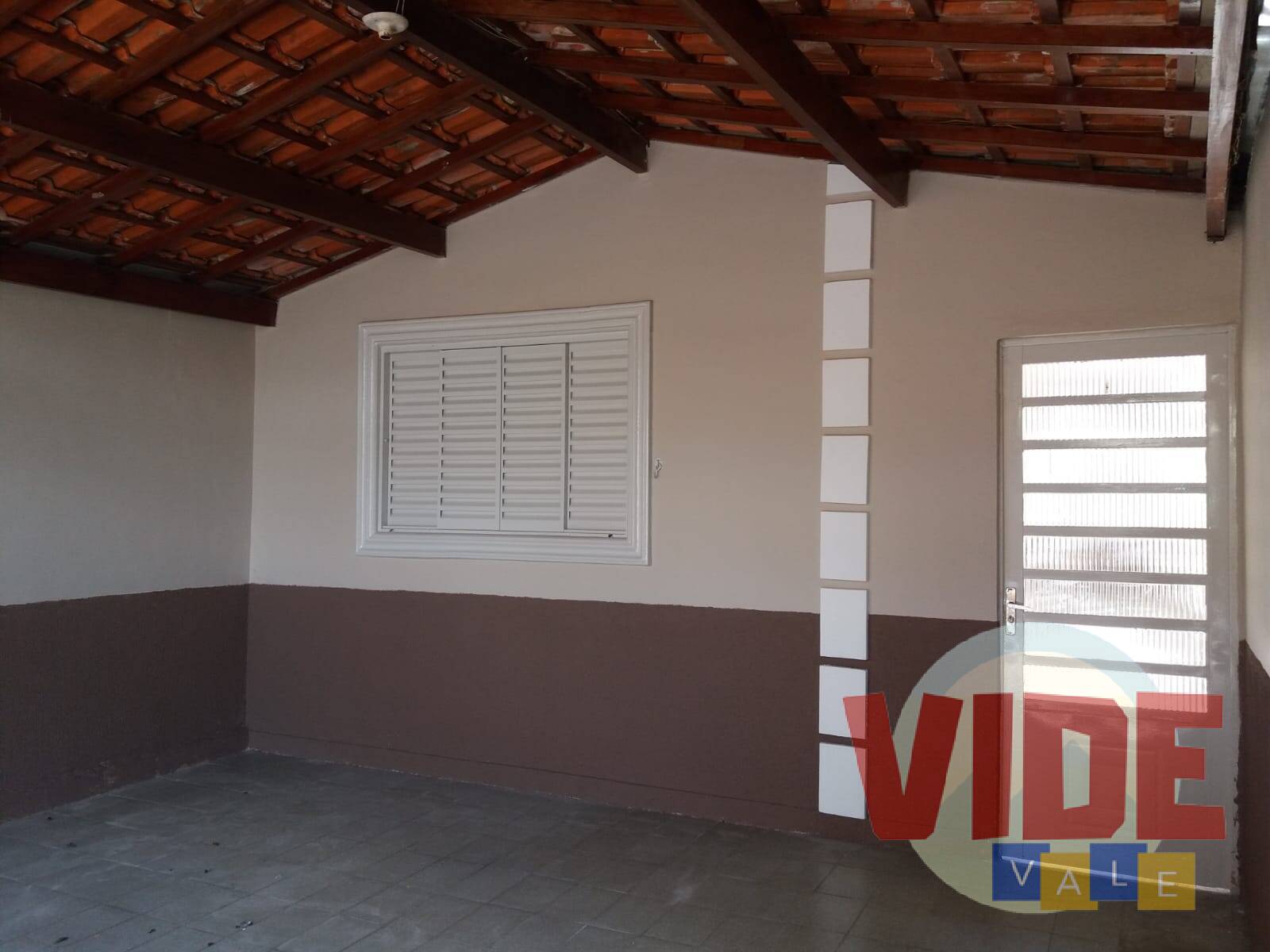 Casa para alugar com 2 quartos, 150m² - Foto 1