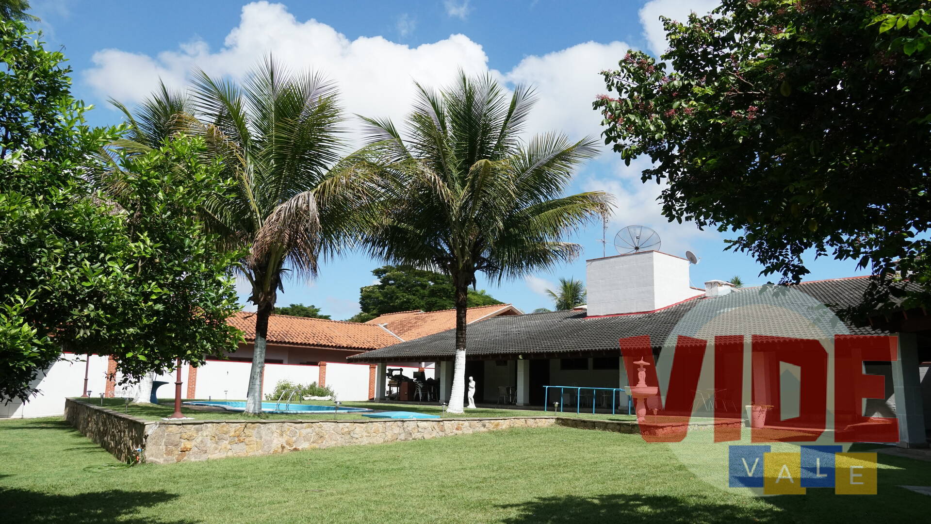 Casa de Condomínio à venda e aluguel com 7 quartos, 787m² - Foto 2