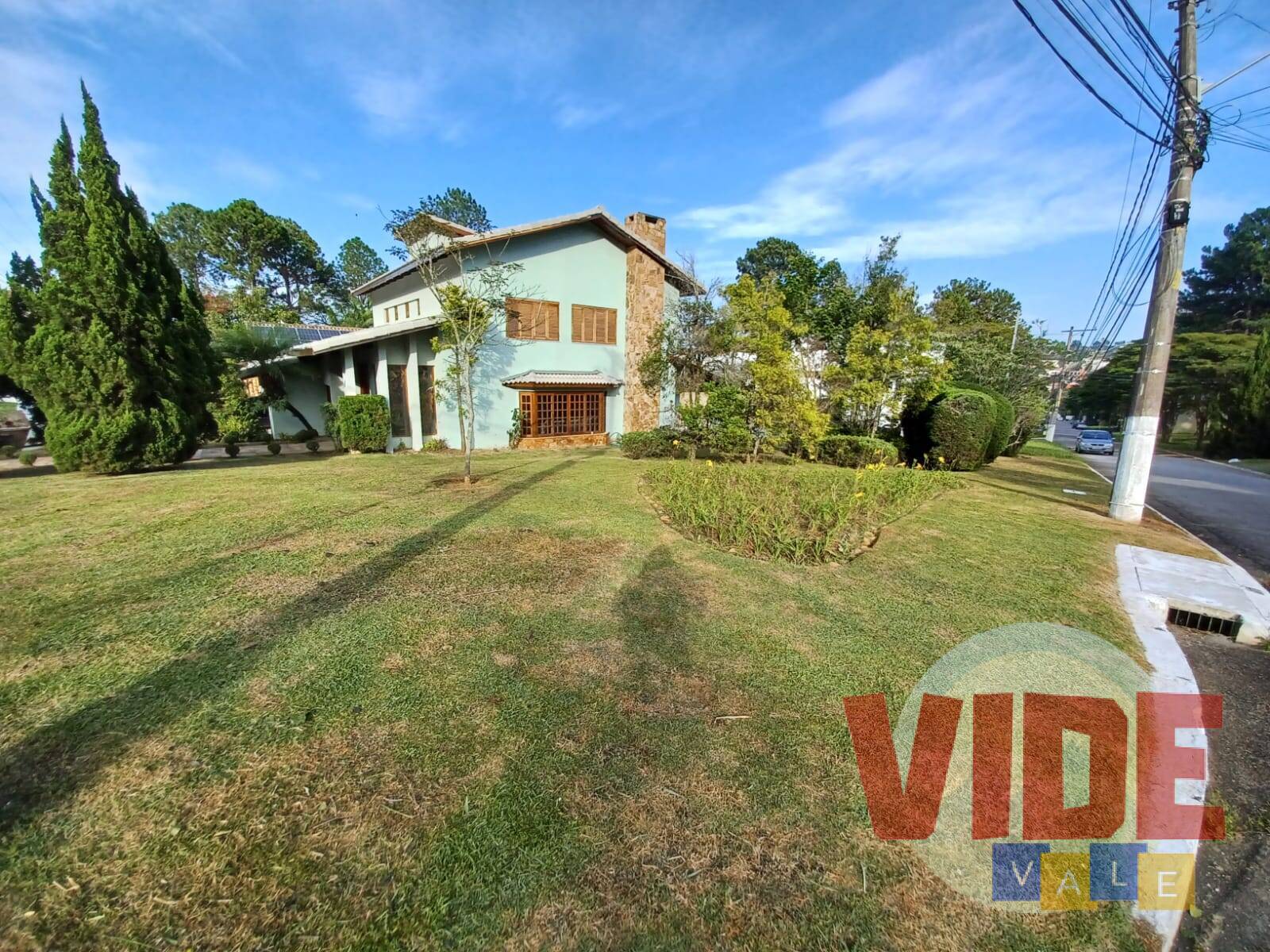 Casa de Condomínio à venda e aluguel com 4 quartos, 493m² - Foto 1