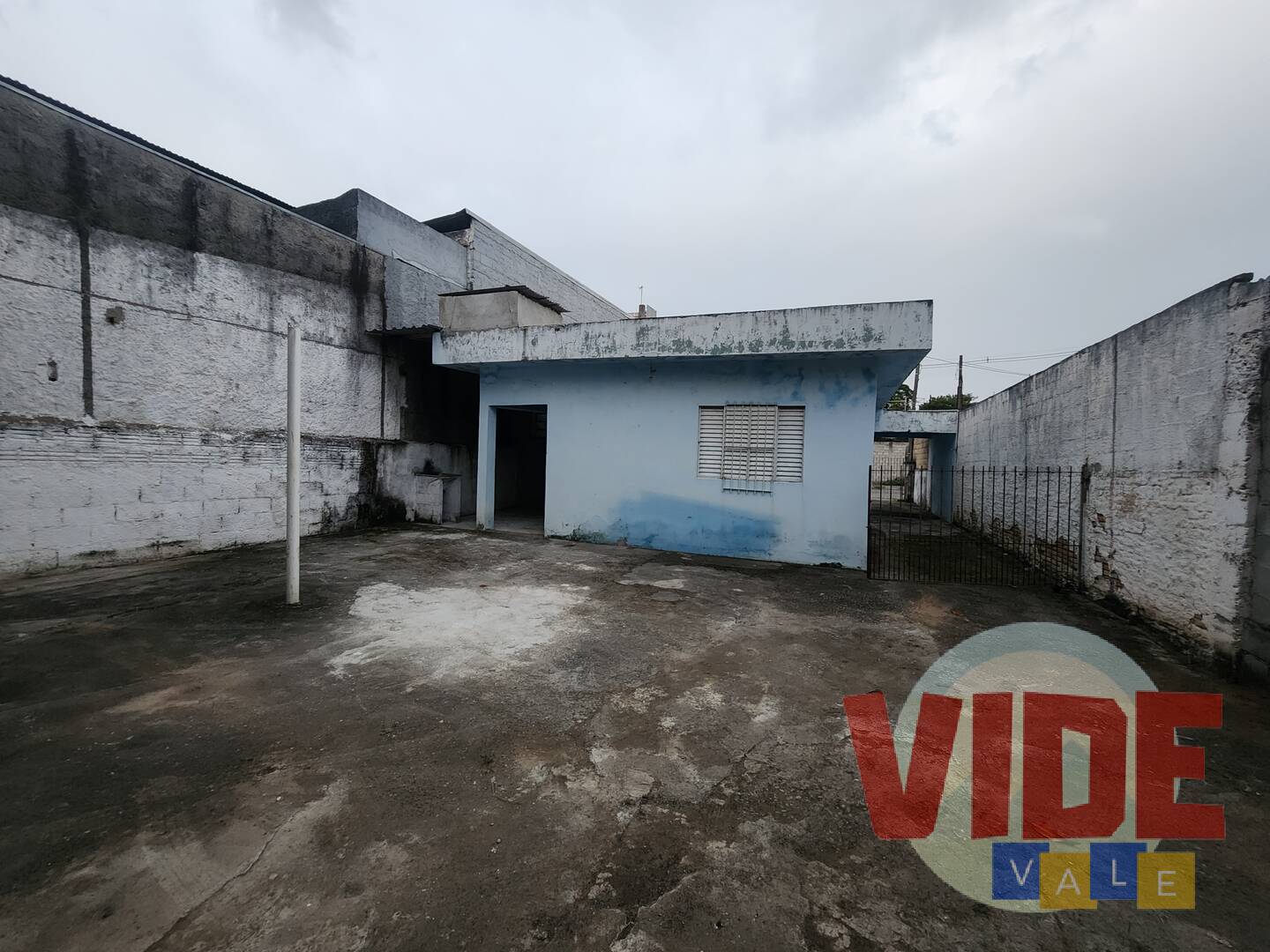 Casa à venda e aluguel com 3 quartos, 400m² - Foto 2