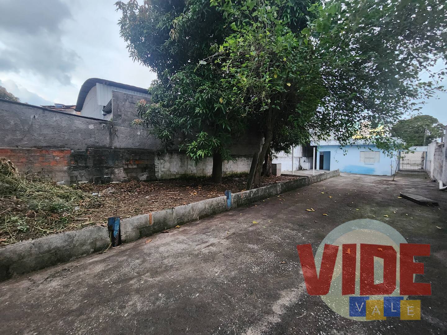 Casa à venda e aluguel com 3 quartos, 400m² - Foto 1