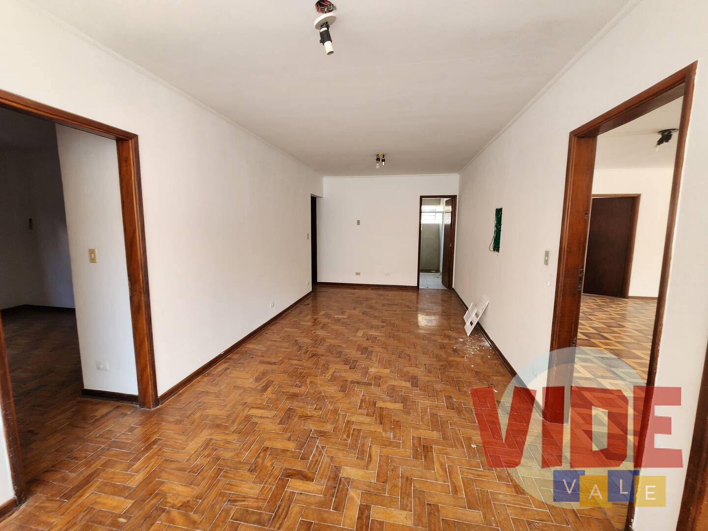 Casa à venda e aluguel com 5 quartos, 450m² - Foto 5