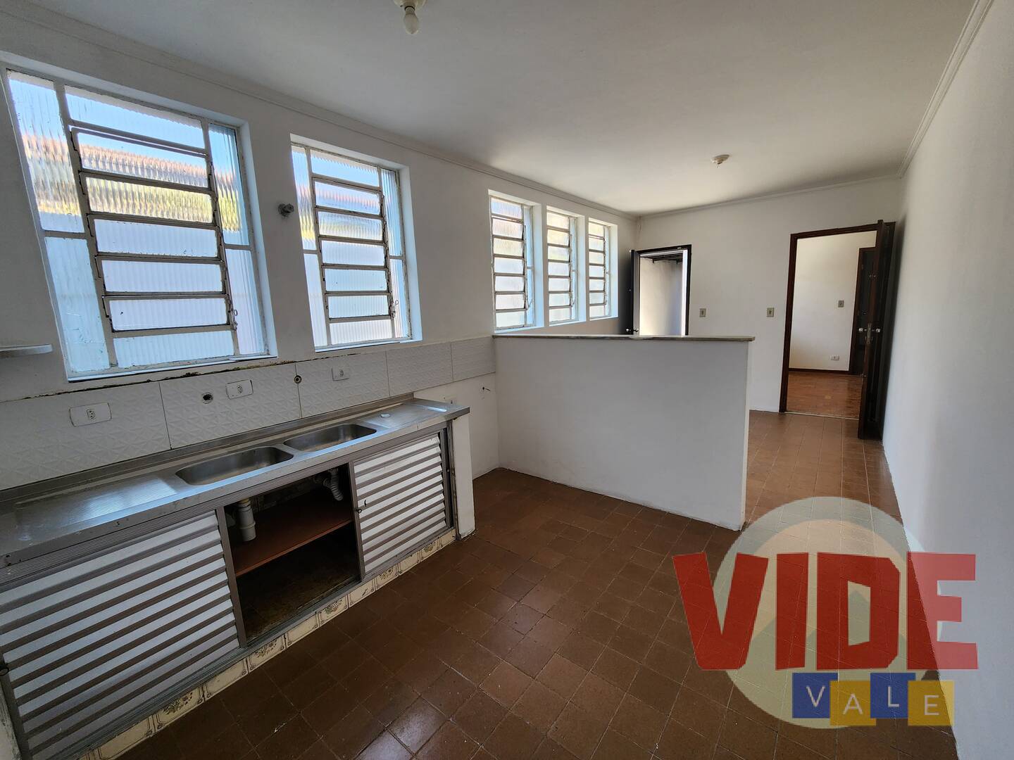 Casa à venda e aluguel com 5 quartos, 450m² - Foto 7